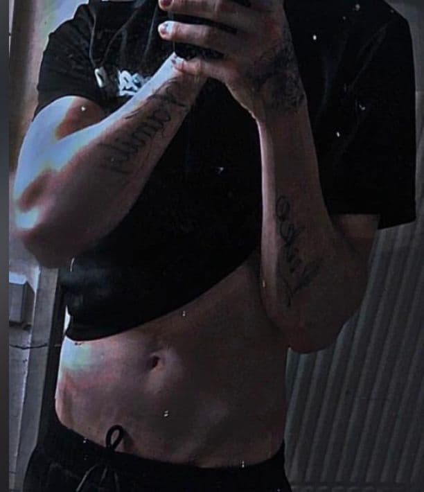 Slim 8 inch aussie c*ck awaits ;)